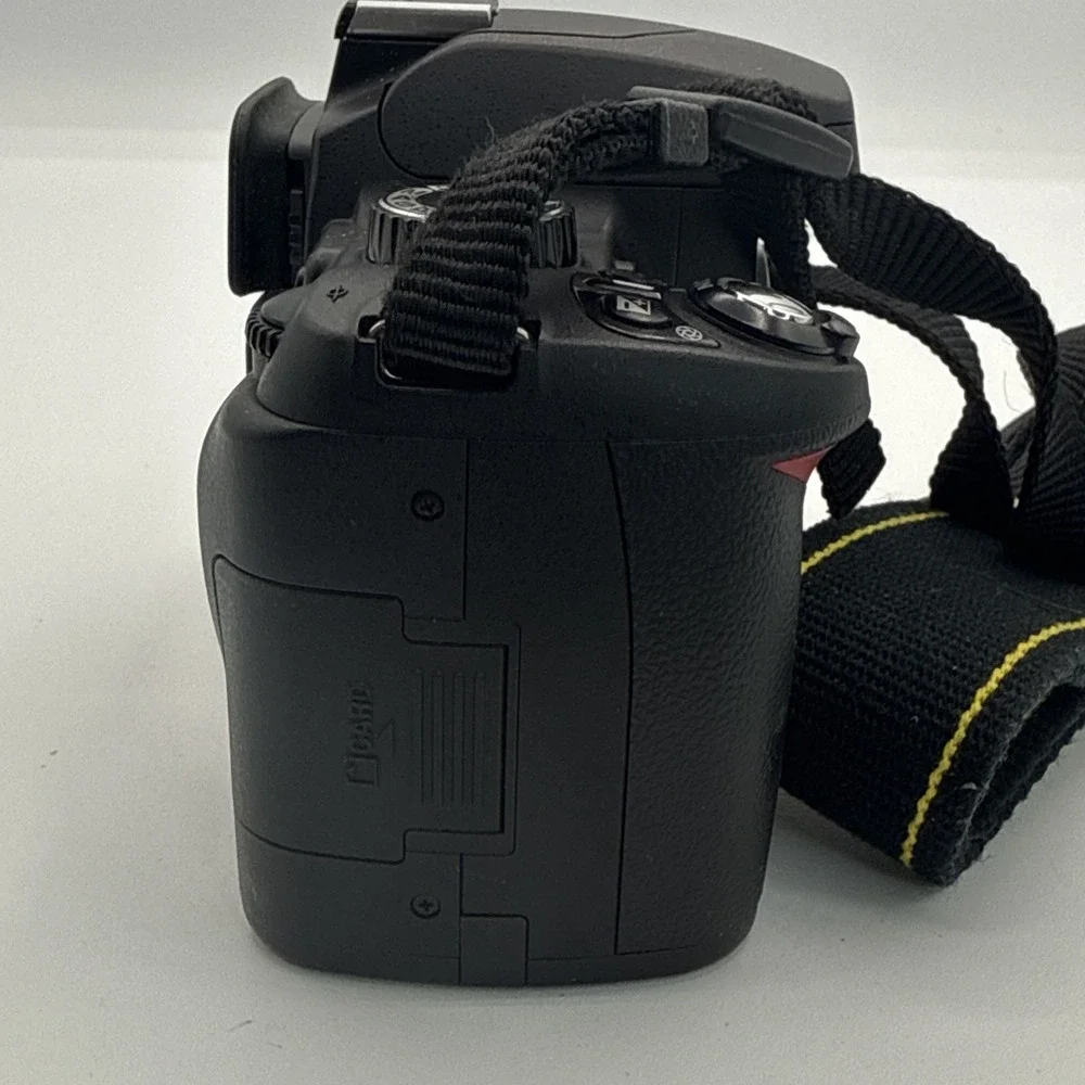 Nikon D60 10.2MP DSLR Camera Body Kit w/ Battery Charger & Carry Bag Tested
